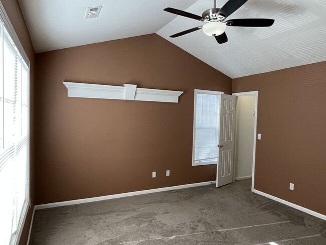 Building Photo - 3 Bedroom Corner Lot home with Great Backy...