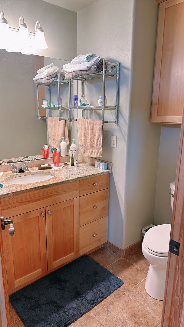 Building Photo - Available late August: this spacious 3brm/2 bath rambler near Whatcom Falls Park