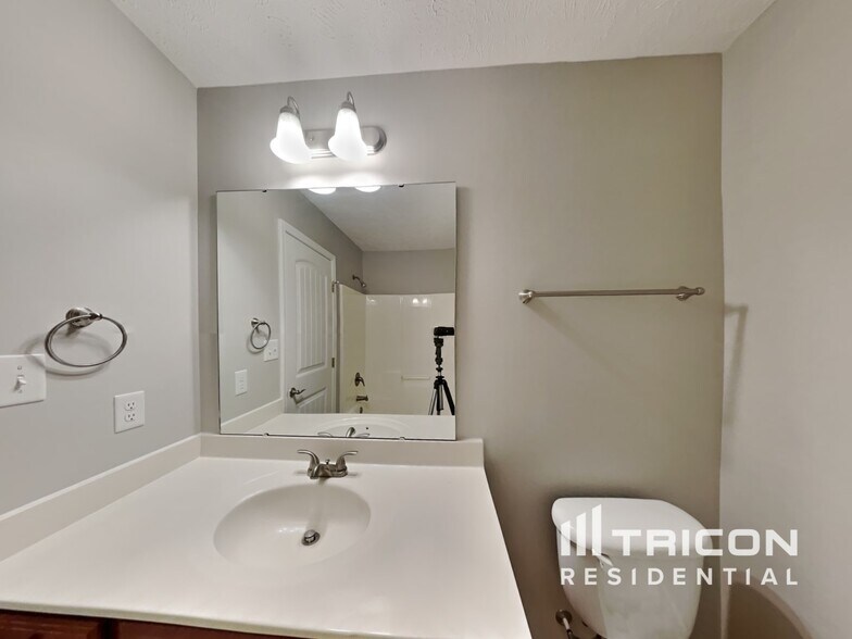Building Photo - 15 Mossburg Ct