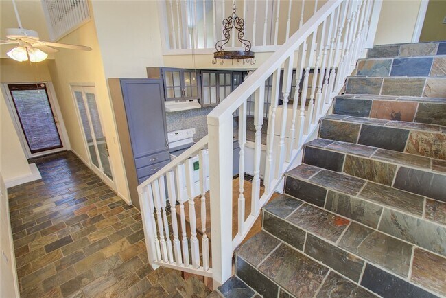 Building Photo - 5313 Palmetto St