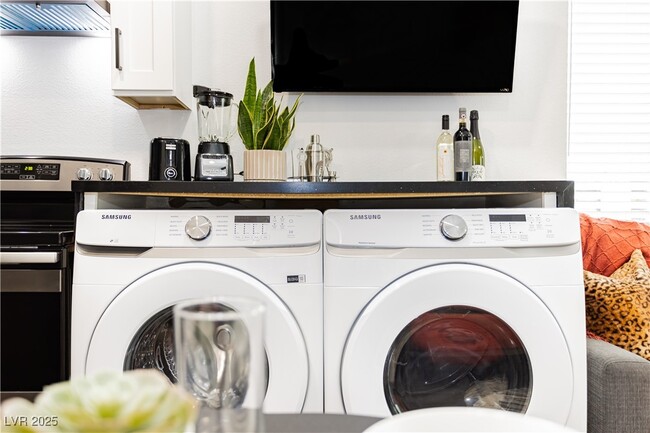 Building Photo - 522 E St Louis Ave