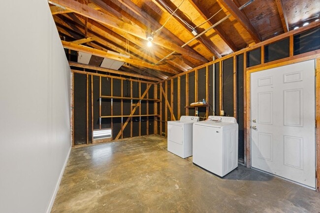 Building Photo - 303 Marquis Ln