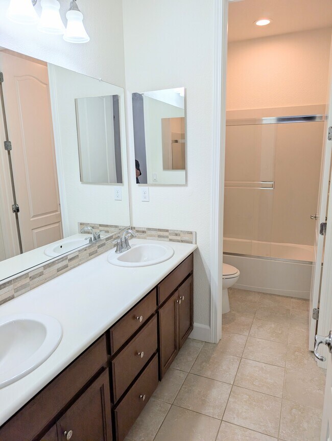 Building Photo - 655 San Marino Ct