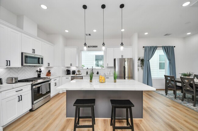 Building Photo - 3004 Holman St