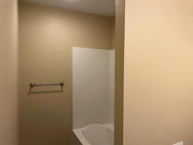 Building Photo - 164 Logan Rd