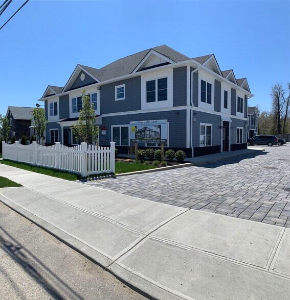 Building Photo - 68 Park Ave