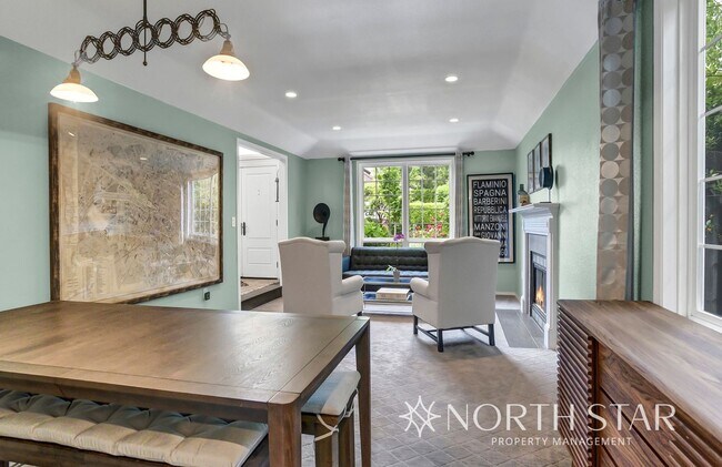 Building Photo - $1000 Off First Months Rent in Lake Oswego