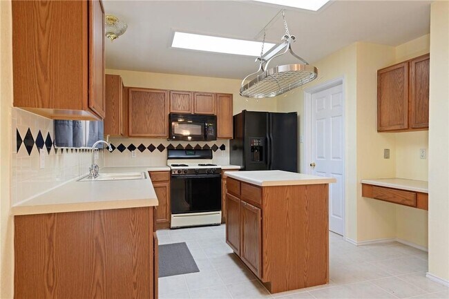 Building Photo - 102 Presidio Dr