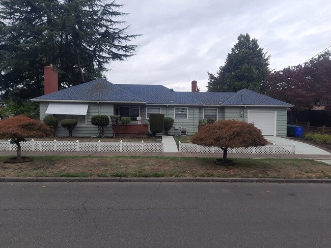 Building Photo - 3505 NE Ainsworth St