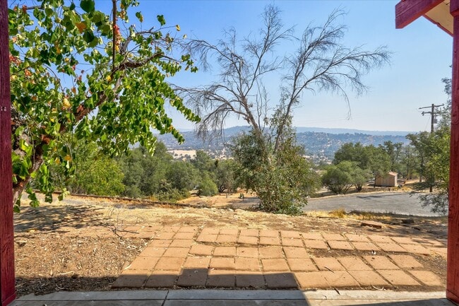 Building Photo - 29766 Tioga Dr