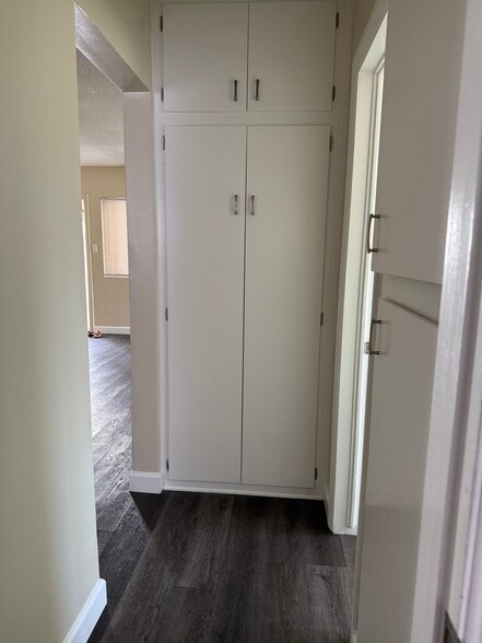 Hallway looking toward living room. - 4433 W 159th St