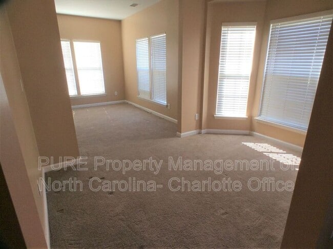 Building Photo - 18040 Delmas Dr