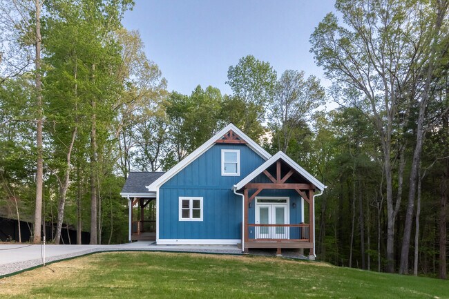 Building Photo - 2045 Southfork Dr