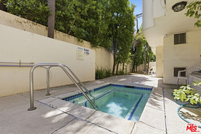 Building Photo - 11110 Camarillo St