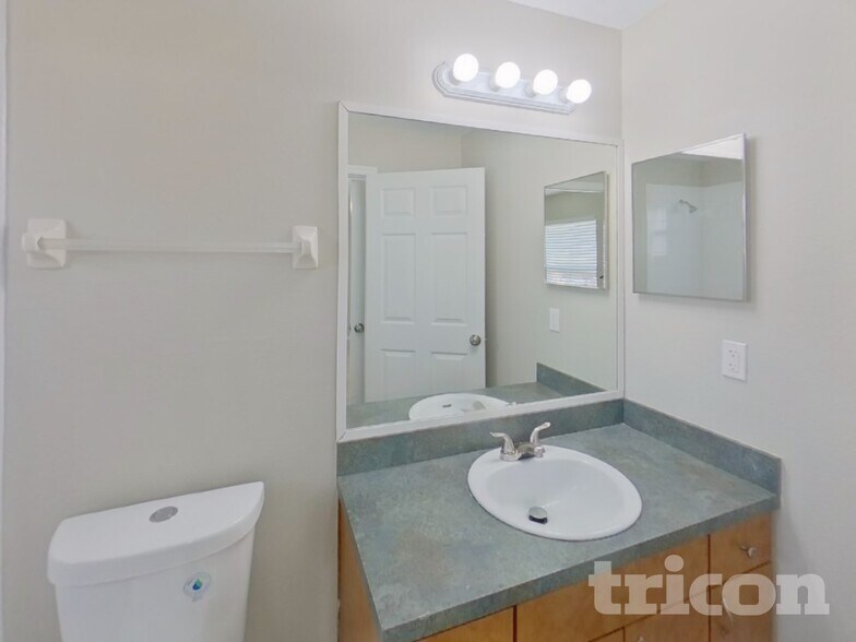 Building Photo - 10330 Summerview Cir