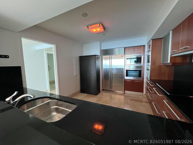 Building Photo - 1331 Brickell Bay Dr