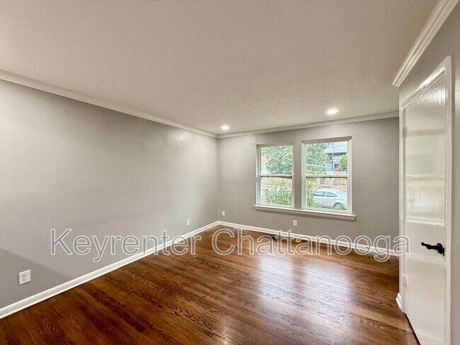 Building Photo - 904 Tremont St