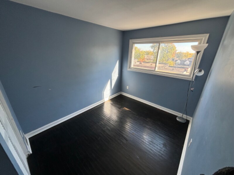 Building Photo - 2129 Ravenwood Dr