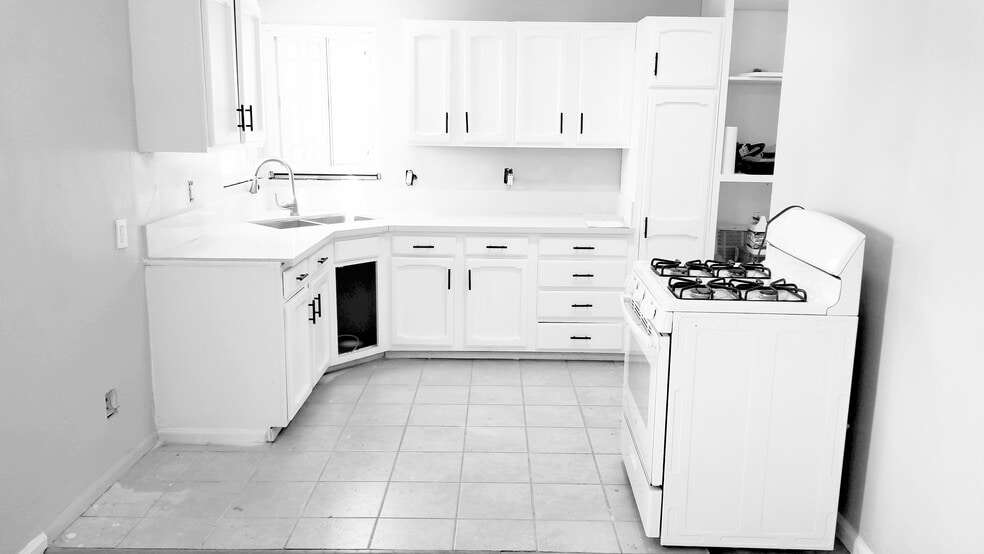 Building Photo - 6228 Cahuenga Blvd