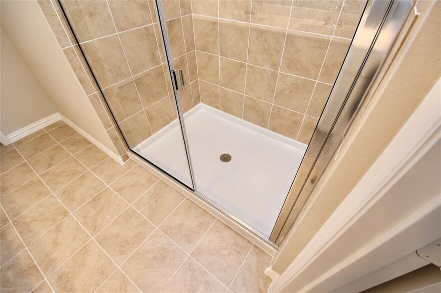 Master Bathroom Shower - 3405 Solana Cir