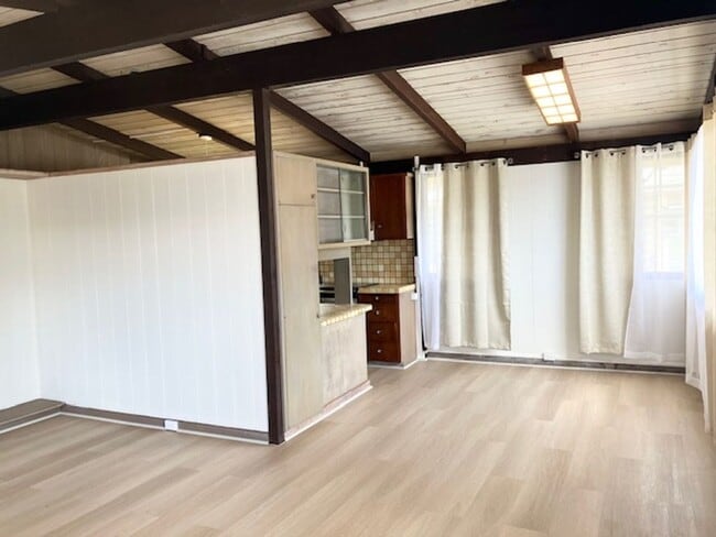 Building Photo - Spacious Single Family Home in Waialae-Kahala, $4,500-3 bedroom & Den, 2-bath