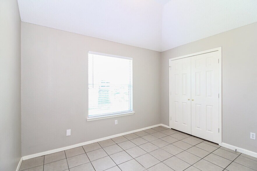 Building Photo - 2136 Birch Bend