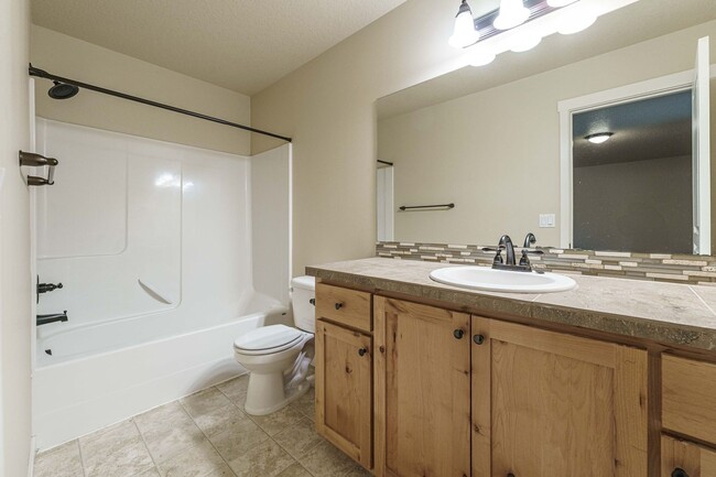 Building Photo - ASK ABOUT OUR AUGUST MOVE IN SPECIAL: Spac...