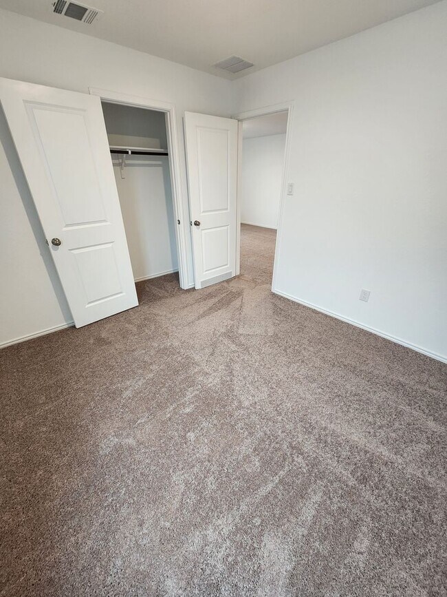 Building Photo - 4-bed, 2-bath gem in Hidden Trails- Bulverde TX- 4/2/2-6013 Companion Loop