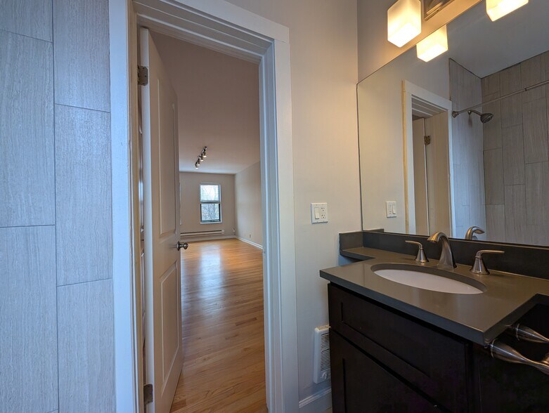 Building Photo - 2832 W Palmer St