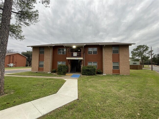Building Photo - 7203 S Great Trinity Forest Way