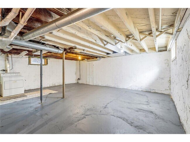 Building Photo - 903 11th Ave S