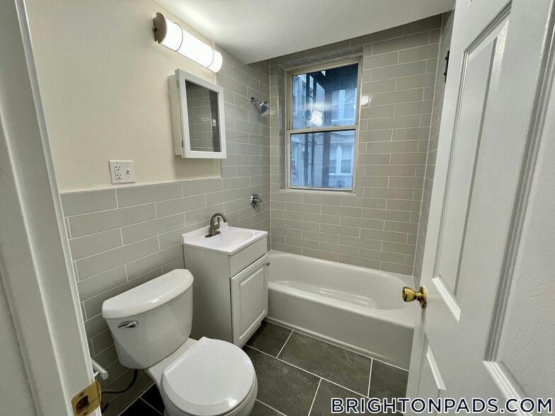 Building Photo - 127 Washington St