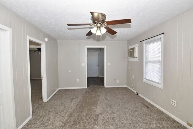 Building Photo - Mishawaka North-east 2 bedroom and 1 bath home on a large lot