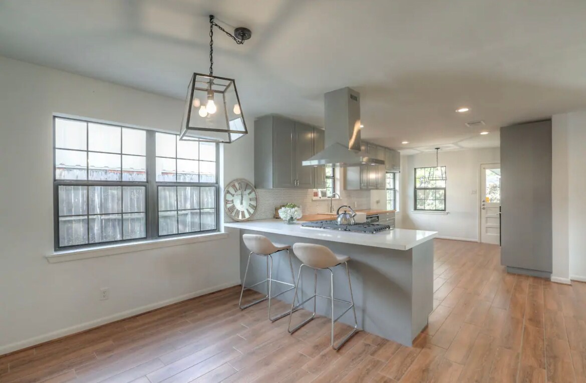 Building Photo - 5604 Flack Dr