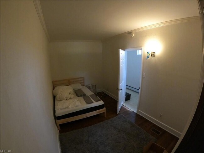 Building Photo - 1600 Cedar Ln