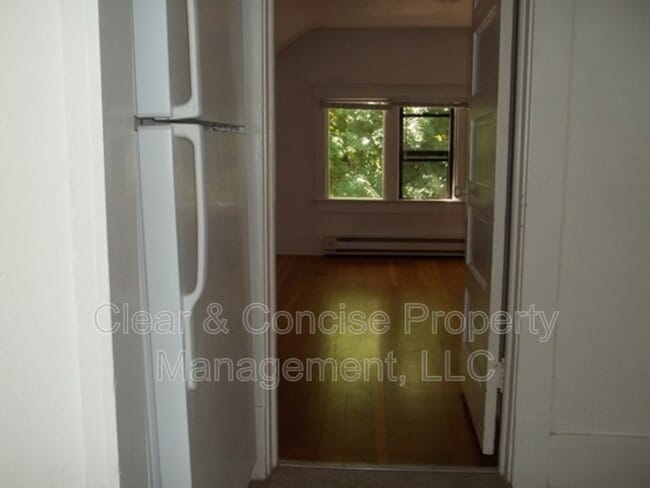 Building Photo - 157-154 Monroe St