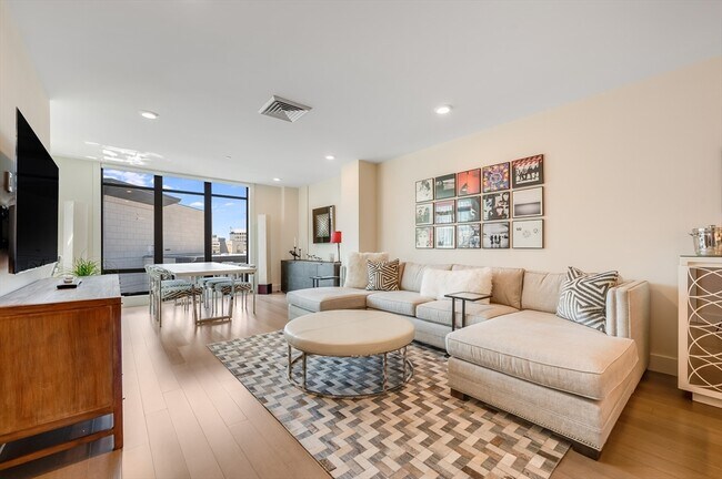 Primary Photo - 121 Portland St