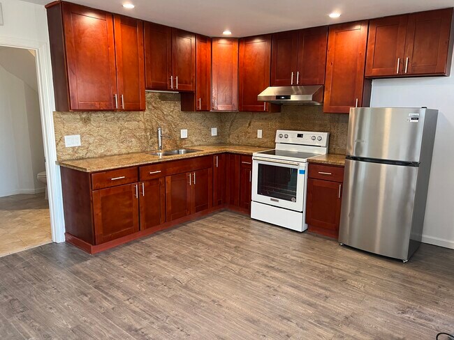 Building Photo - 458 Pope St