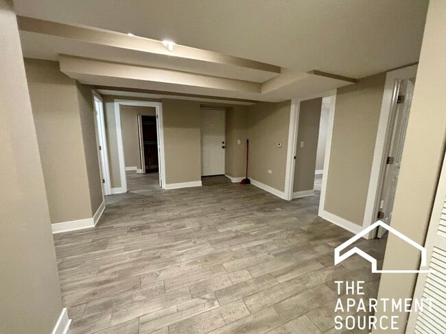 Building Photo - 3301 N Harding Ave