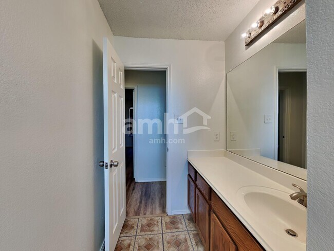 Building Photo - 10308 Oak Branch Ln