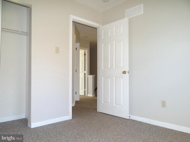 Building Photo - 348 Gavin Dr