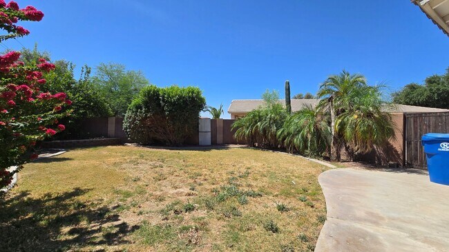 Building Photo - Clean and Cozy home in desirable area!