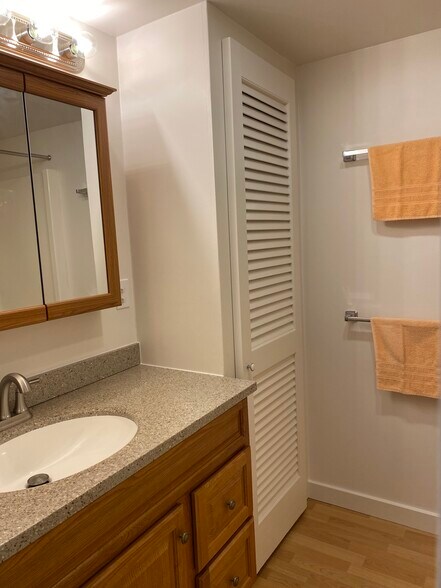 Building Photo - 114 S 6th St