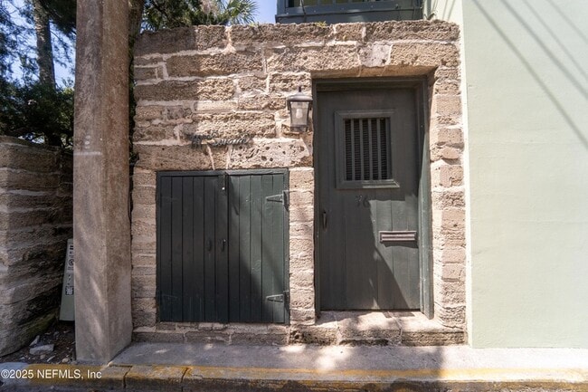 Building Photo - 76 Marine St