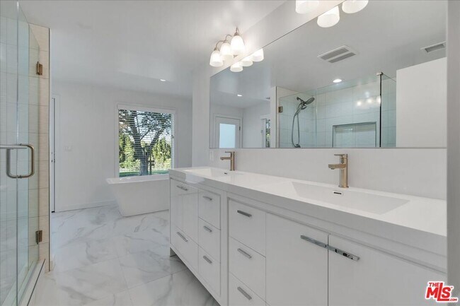 Building Photo - 4862 Adele Ct