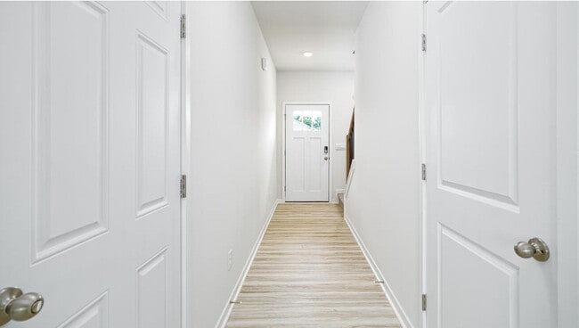 Building Photo - Modern 3-Bedroom Home in Community with Po...