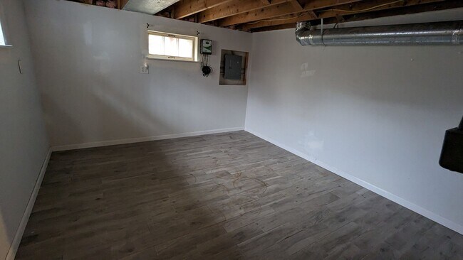 Building Photo - SUPER CUTE 2 or 3 BEDROOM HOME + GARAGE IN QUIET EDGEWATER NEIGHBORHOOD!