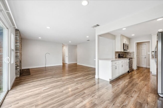 Building Photo - 6225 Ranier Way