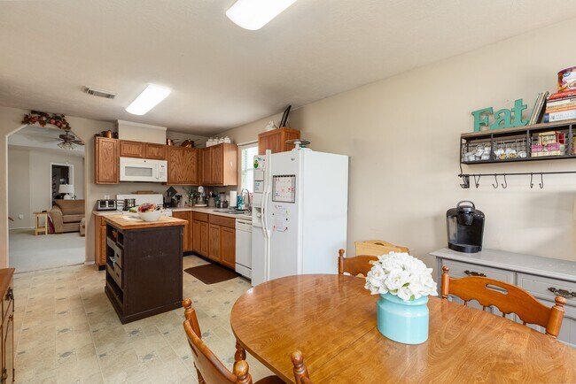 Building Photo - 24027 Kingbriar Dr