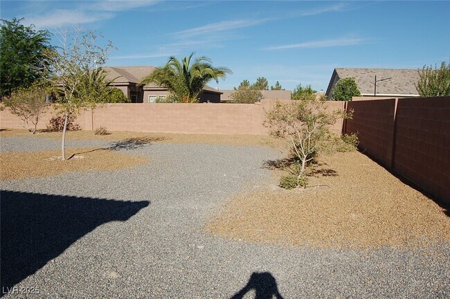 Building Photo - 4920 Honey Locust Dr